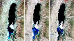 Mar Muerto. Imágenes satelitales del Mar Muerto que muestran sus niveles de agua progresivamente más bajos: 1972 (izquierda), 1989 (centro), 2011 (derecha). Fuente: https://www.britannica.com/place/Dead-Sea